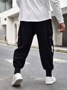 Manfinity LEGND 鬆身男士大尺碼貨物褲,帶蓋口袋和扣細節 - 黑色 - 查看 2