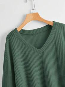 Flirla Plus Size Women's V-Neck Long Sleeve Fitted Casual Comfortable Green T-Shirt, Suitable For Commuting And Daily Wear, Autumn/Winter - Green - View 4