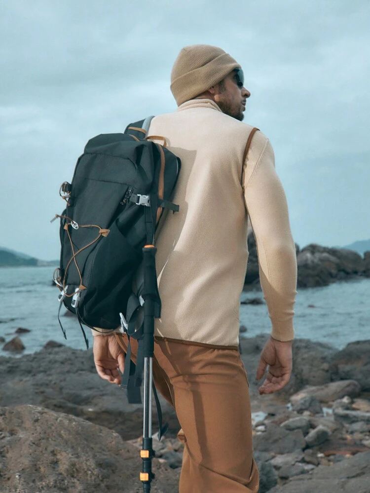 Men Zip Up Contrast Binding Outdoor Vest Coat