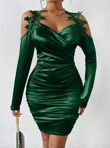 Zolique 貼花細節挖肩側收褶緞面緊身洋裝