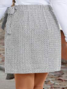 SHEIN LUNE Plus Plaid Print Knot Side Wrap Skirt - Black and White - View 2