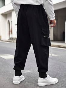 Manfinity LEGND 鬆身男士大尺碼貨物褲,帶蓋口袋和扣細節 - 黑色 - 查看 4