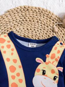 SHEIN 男嬰卡通長頸鹿&字母圖案上衣