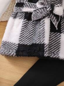 SHEIN Explorewe 女小童1入組格紋印花連帽腰帶絨毛外套馬甲&1入組緊身打底褲&1入組T恤 - 黑與白 - 查看 4