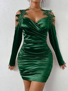 Zolique 貼花細節挖肩側收褶緞面緊身洋裝