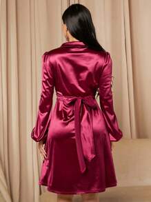 SHEIN 孕婦素色圍裹細節緞面洋裝 - 酒紅色 - 查看 2