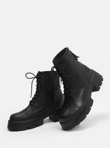 SheIn ICON 女性帶扣飾&後拉鍊摩托車靴子帶厚防水台,黑色