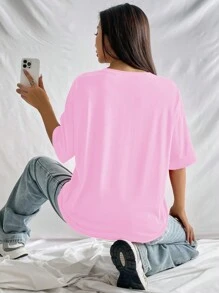 SHEIN Unity Camiseta gráfica de hombros caídos con eslogan, camisetas gráficas para mujer - Rosa - Ver 2