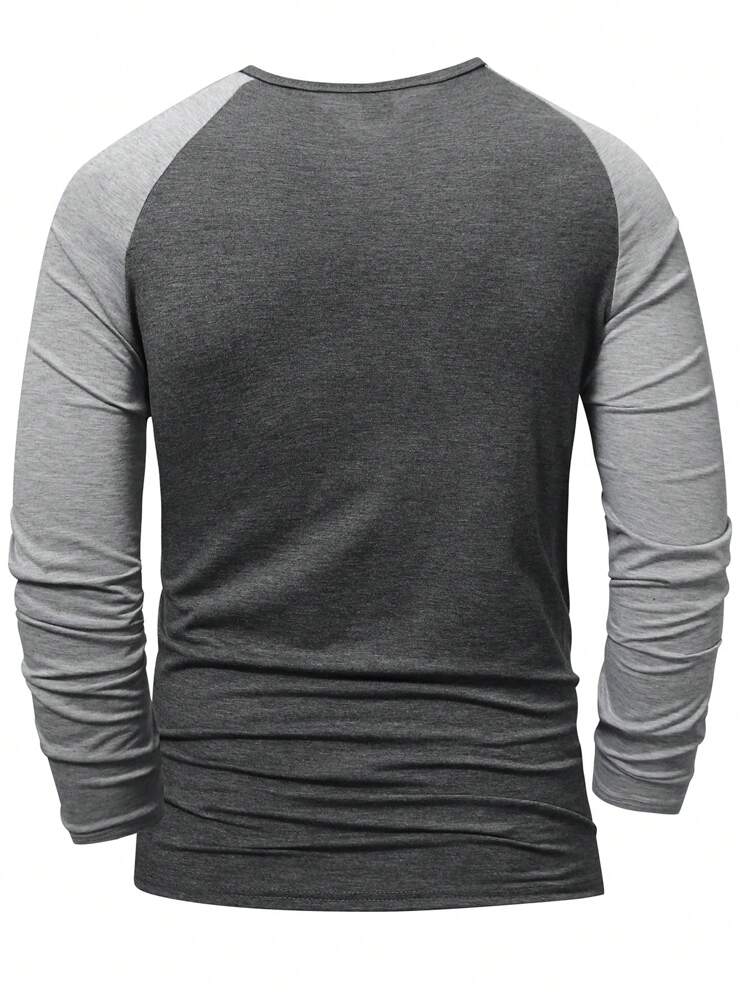 Manfinity Homme Hombres Camiseta de color combinado de manga raglán con parche de bolsillo - Gris Oscuro - Ver 2