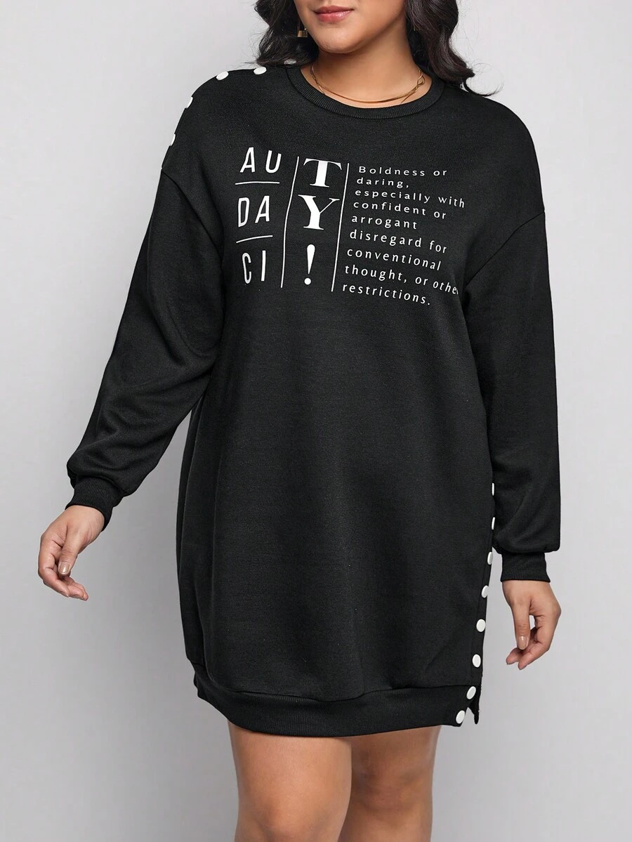 CHELITA LENICE 大碼標語圖案紐扣細節落肩袖衛衣洋裝 - 黑色 - 查看 1