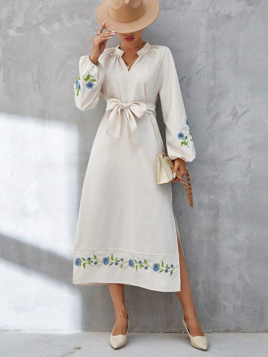 SHEIN VCAY 花卉刺繡燈籠袖高衩繫腰帶洋裝 - 米色 - 查看 1