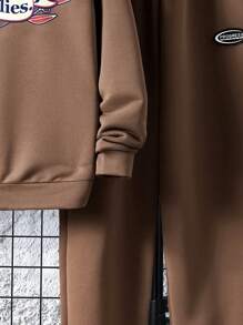 SHEIN Con trai Lỏng lẻo phù hợp Thể thao Hoodie Áo nỉ Và Quần thể thao Bộ Với In thư - Cà phê nâu - Xem 3
