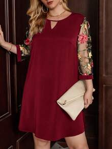 SHEIN Clasi Plus Floral Print Keyhole Neckline Contrast Sleeve Dress - Burgundy - View 4