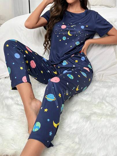 Conjunto de pijama con estampado de galaxia