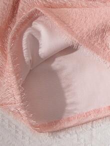 適合年齡較大兒童的女童粉紅色毛茸茸連身裙