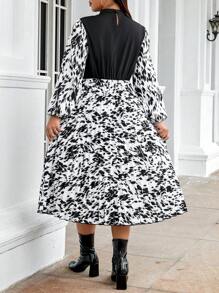 Calvaya Plus Graphic Print Mock Neck Lantern Sleeve Pleated Dress - Black - View 2