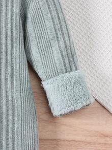 Đứa bé gái 	
Fuzzy Cổ tay áo Đồ đan Ribbed Váy áo thun & Mũ - Màu xanh Bạc hà - Xem 6