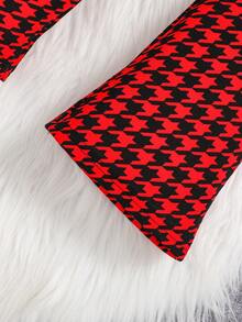 SHEIN Chica Joven Camiseta de pata de gallo & con estampado de corazón de manga gigot & Pantalones acampanados - Rojo - Ver 5