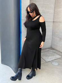 SHEIN Essnce 大碼素色鏤空不對稱領洋裝