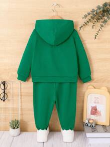 SHEIN Đứa bé trai Chi tiết Patched thư Áo Hoodie & Quần thể thao - Màu xanh lá cây đậm - Xem 2