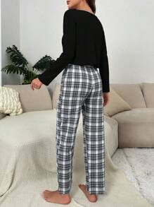 字母拼贴细节 T 恤和格子印花裤 睡衣套装 / 睡衣套装 - 黑色 - 查看 2