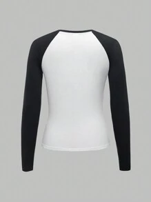 SHEIN Thiếu niên cô gái Hình ảnh con bướm và khẩu hiệu Tay Raglan Áo thun - Đen và trắng - Xem 2