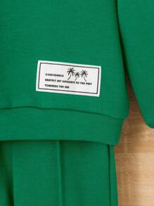 SHEIN Đứa bé trai Chi tiết Patched thư Áo Hoodie & Quần thể thao - Màu xanh lá cây đậm - Xem 4