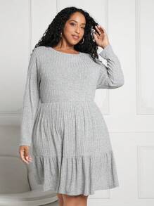 SHEIN CURVE+ 大尺碼女式不對稱下擺羅紋 A 字連身裙