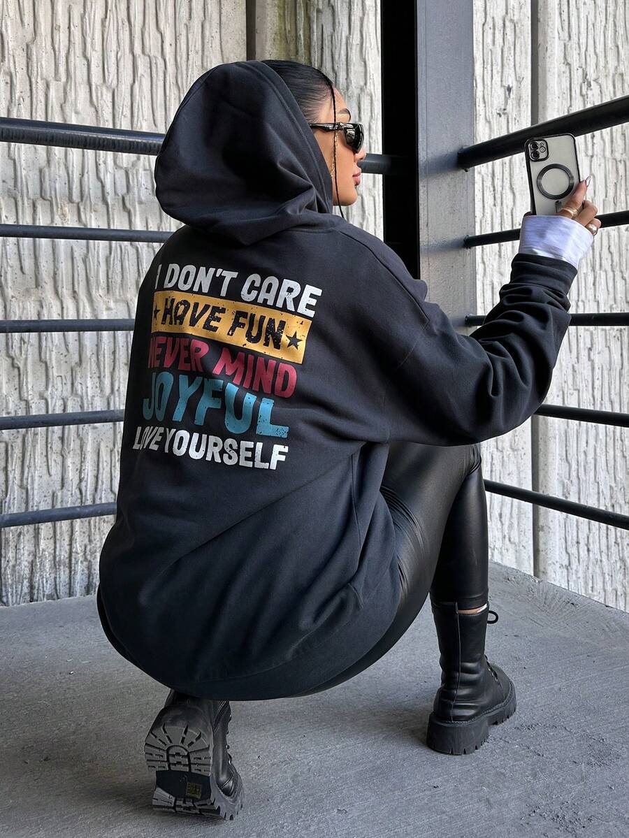 RueChic 大碼標語圖案落肩袖連帽衫 - 黑色 - 查看 1