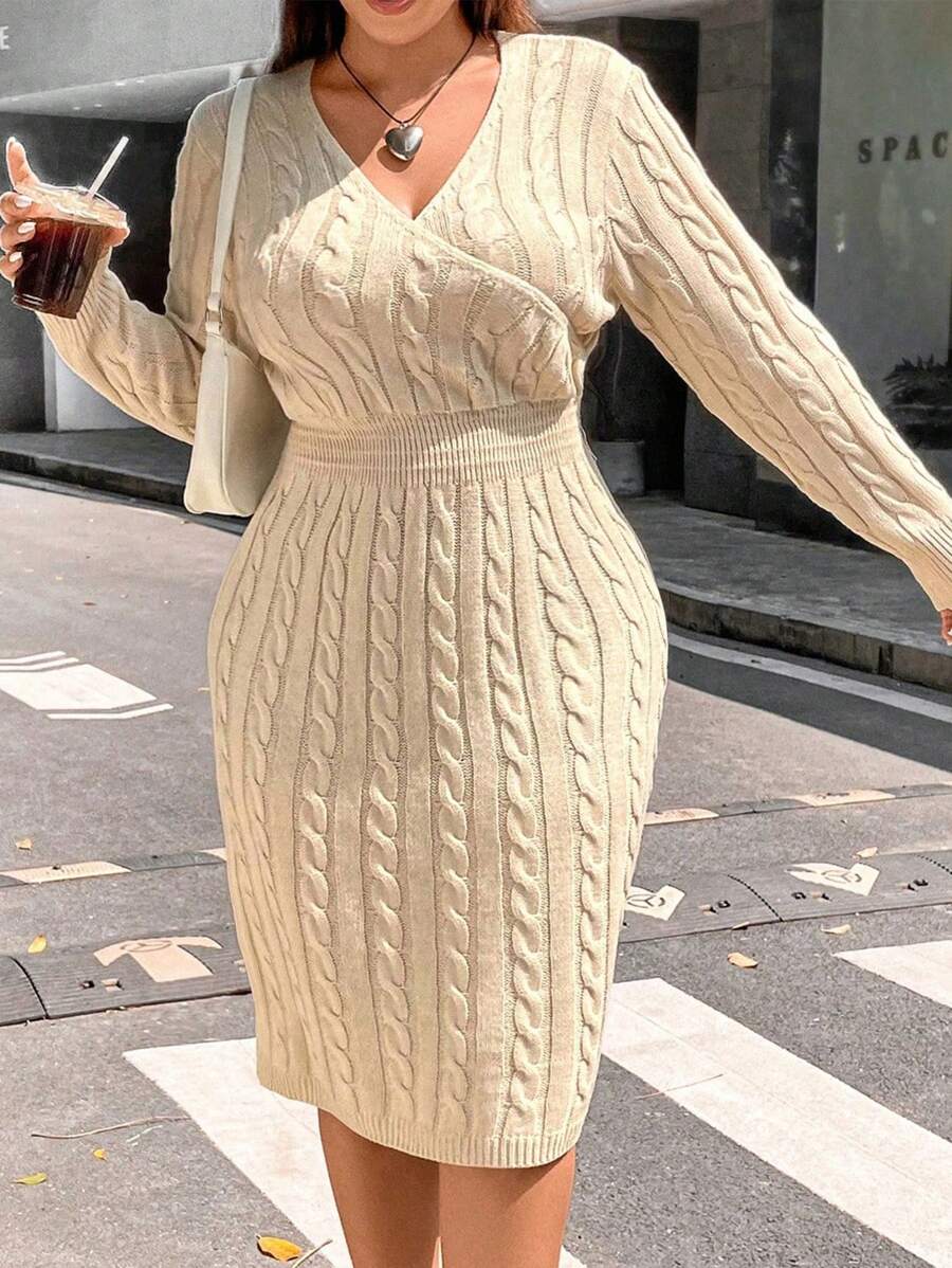 Flirla 大碼麻花編織交疊領毛衣洋裝 - 米色 - 查看 1