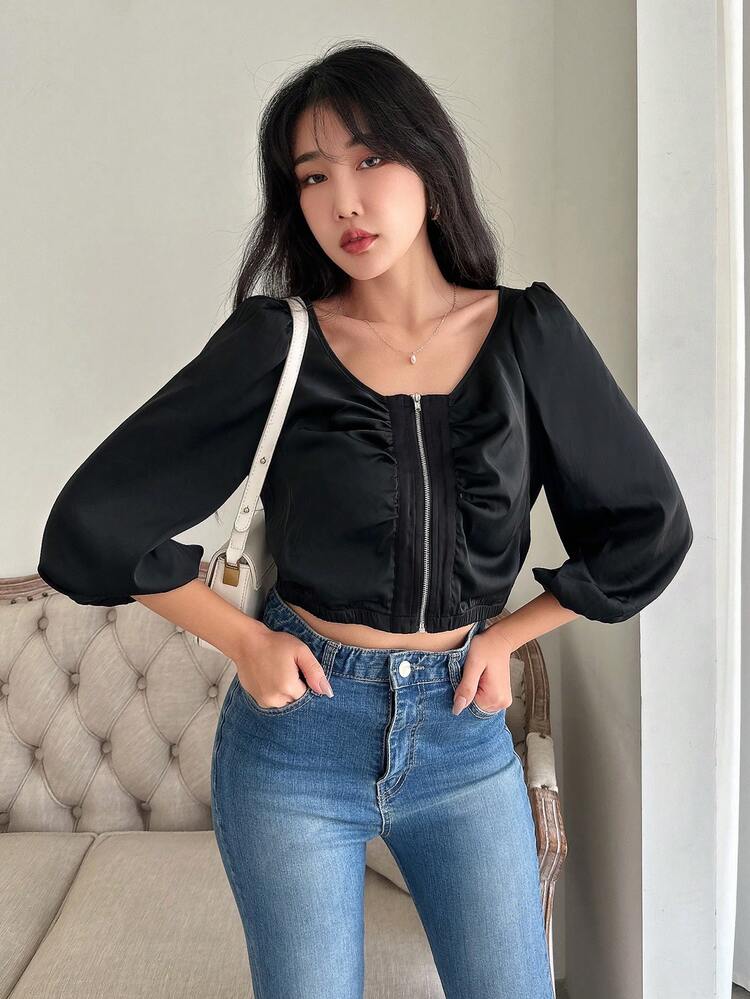 Women's Shortened Zippered Shirt With Lantern Sleeves