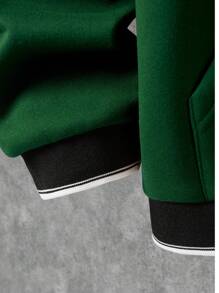 Manfinity Homme Nam Viền tương phản Đồ họa Chữ cái Túi kangaroo Dây rút Lót nhiệt Hoodie - Màu xanh lá cây đậm - Xem 3