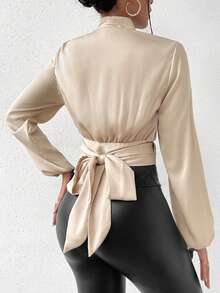 SHEIN Essnce 交疊領燈籠袖短款緞面襯衫 - 杏色 - 查看 2