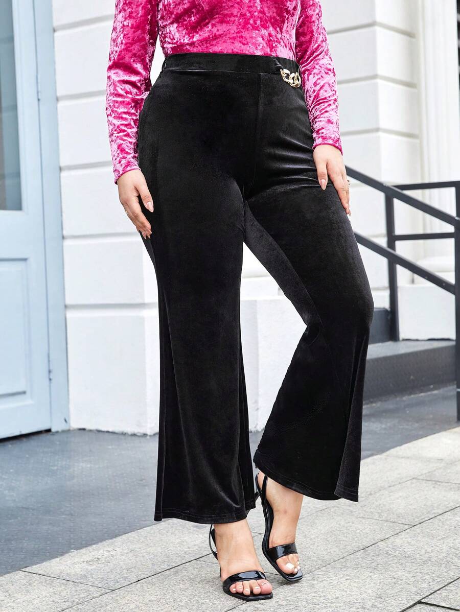 BizChic Hơn Chi tiết chuỗi Quần ống loe - màu đen - Xem 1