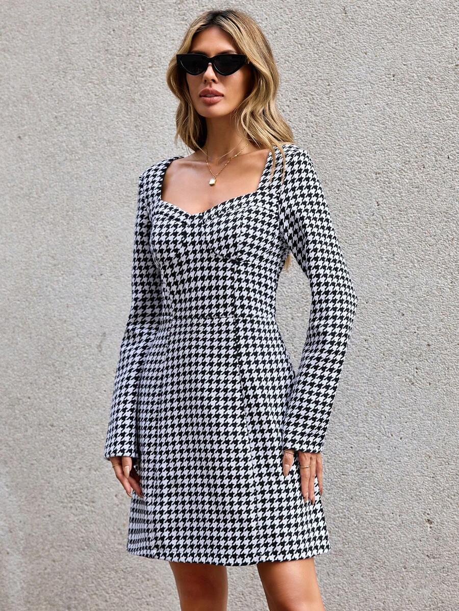 GENKIRA 千鳥格印花雞心領口洋裝 - 黑與白 - 查看 1