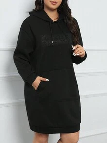 SHEIN EZwear 大碼字母壓紋袋鼠口袋落肩袖抽繩連帽衛衣裙 - 黑色 - 查看 4