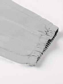 Manfinity Hypemode 男士寬鬆直筒貨褲帶有字母拼接,翻蓋口袋和束口腰帶細節 - 淺灰色 - 查看 4