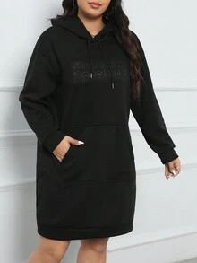 SHEIN EZwear 大碼字母壓紋袋鼠口袋落肩袖抽繩連帽衛衣裙 - 黑色 - 查看 6