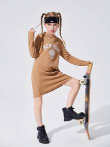 SHEIN Cô gái Tween Đồ họa Chữ cái Thả vai Đầm có mũ - Màu Khaki - Xem 3