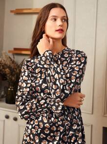 SHEIN Frenchy 女裝花卉印花連衣裙,配有蕾絲飾邊袖子和腰帶