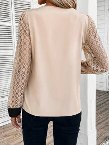 SHEIN Frenchy 蕾絲拼接V領襯衫 - 彩色 - 查看 2