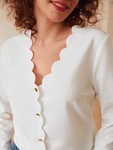 SHEIN Frenchy Cắt vỏ sò Nút phía trước Áo thun - trắng - Xem 7