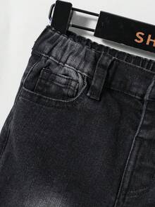 SHEIN 年轻男孩休闲低腰破洞牛仔裤，带有不对称做旧细节 - 黑色 - 查看 4