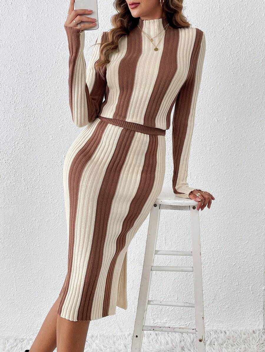 SHEIN Essnce 條紋圖案小高領套頭毛衣&下擺開叉針織短裙 - 杏色 - 查看 1