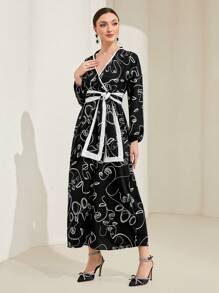 Mulvari فستان بأكمام طويلة على شكل فانوس مزين بنمط الشخصية وحزام