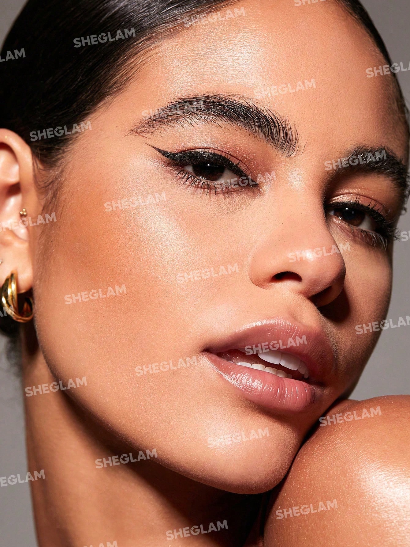 SHEGLAM كحل سائل مقاوم للماء 2 في 1 من Wing It-قلم...