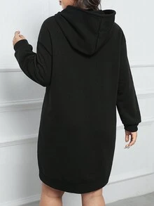 SHEIN EZwear 大碼字母壓紋袋鼠口袋落肩袖抽繩連帽衛衣裙 - 黑色 - 查看 2