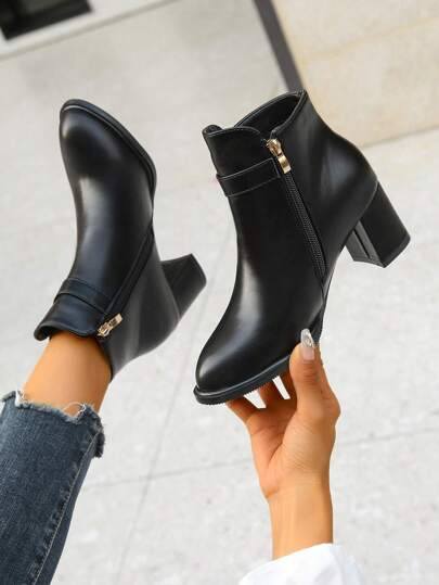 EMERY ROSE 粗跟圆头中号踝靴，搭配牛仔裤，时尚舒适修身冬季短靴