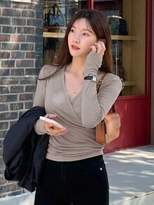 DAZY Chất rắn Surplice cổ Áo thun - Lạc đà - Xem 8