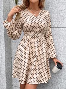 SHEIN Frenchy 女款全印花 V 領燈籠袖連身裙